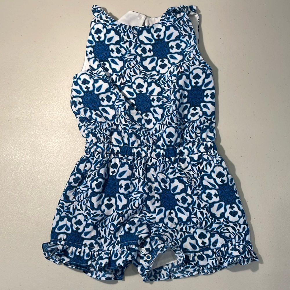 EUC Vineyard Vines - Tile Medallion Print Romper Girls 3T